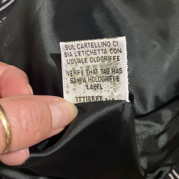 Beautiful, vesace blazer, no lowballs - Picture 9 of 12